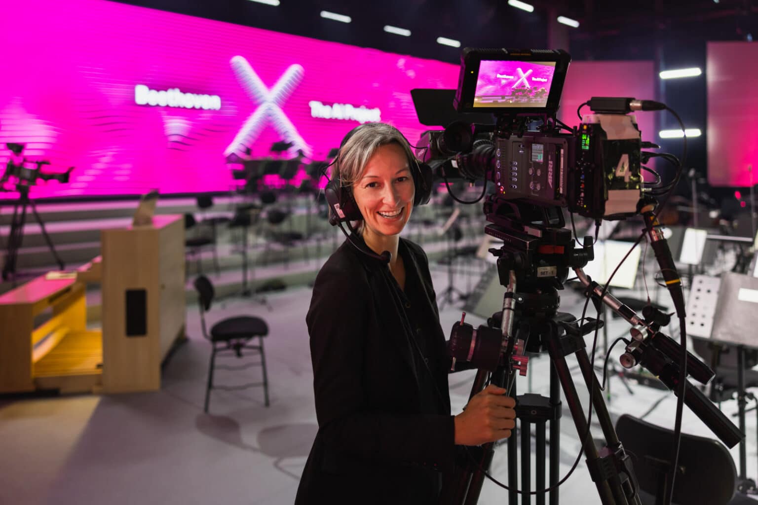 Kamerafrau bei der Beethoven X Uraufführung in Bonn bei der Telekom